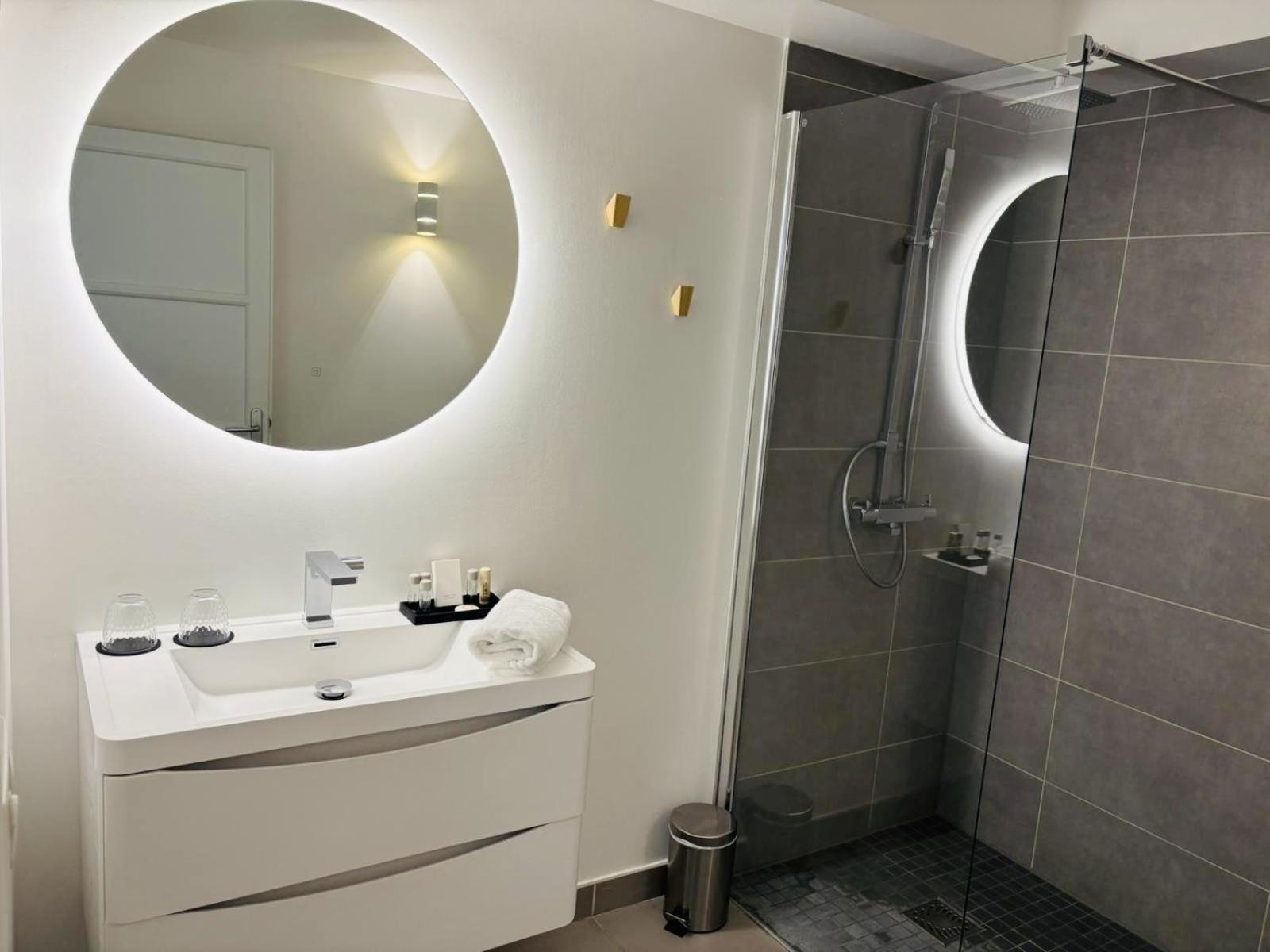 Appartements - Le Logis Versaillais แวร์ซาย ภายนอก รูปภาพ