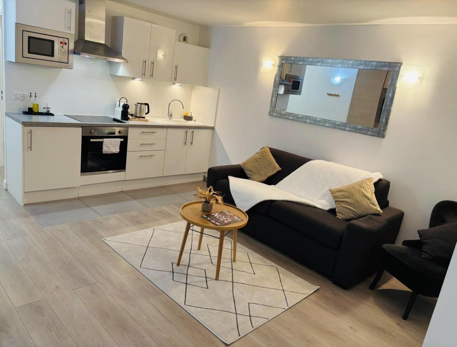 Appartements - Le Logis Versaillais แวร์ซาย ภายนอก รูปภาพ